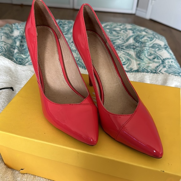 Coral pointed toe heels - Picture 2 of 5